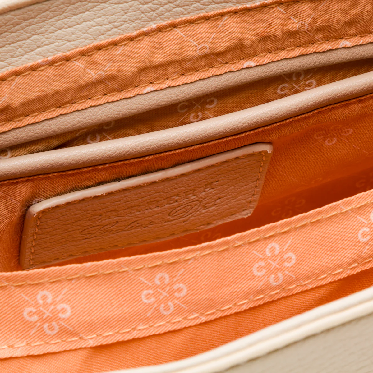 Borsa a spalla beige Carrera Jeans con logo in metallo - Image 3