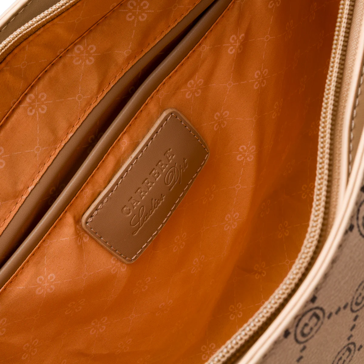 Borsa a spalla beige da Donna con dettaglio logo metallizzato Carrera Jeans - Image 3