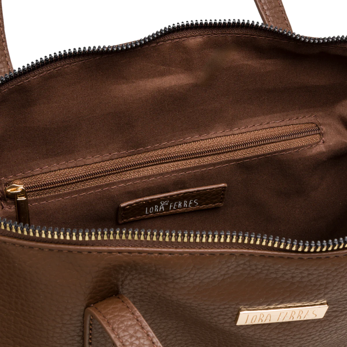 Borsa a spalla da donna marrone con logo in metallo Lora Ferres - Image 4