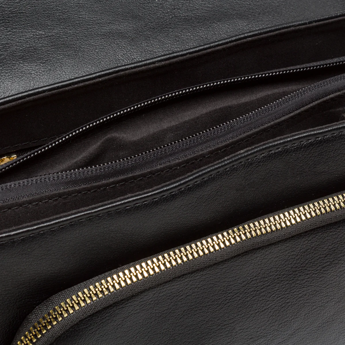 Borsa a Spalla da Donna Nera con Patta Lora Ferres - Image 6