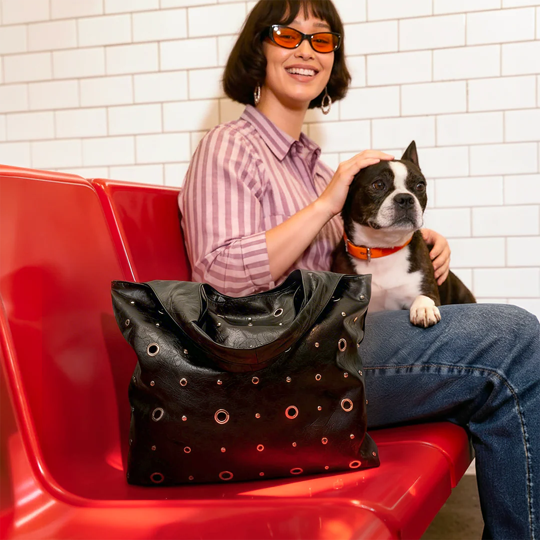 Borsa a spalla nera da Donna con borchie e occhielli Lora Ferres