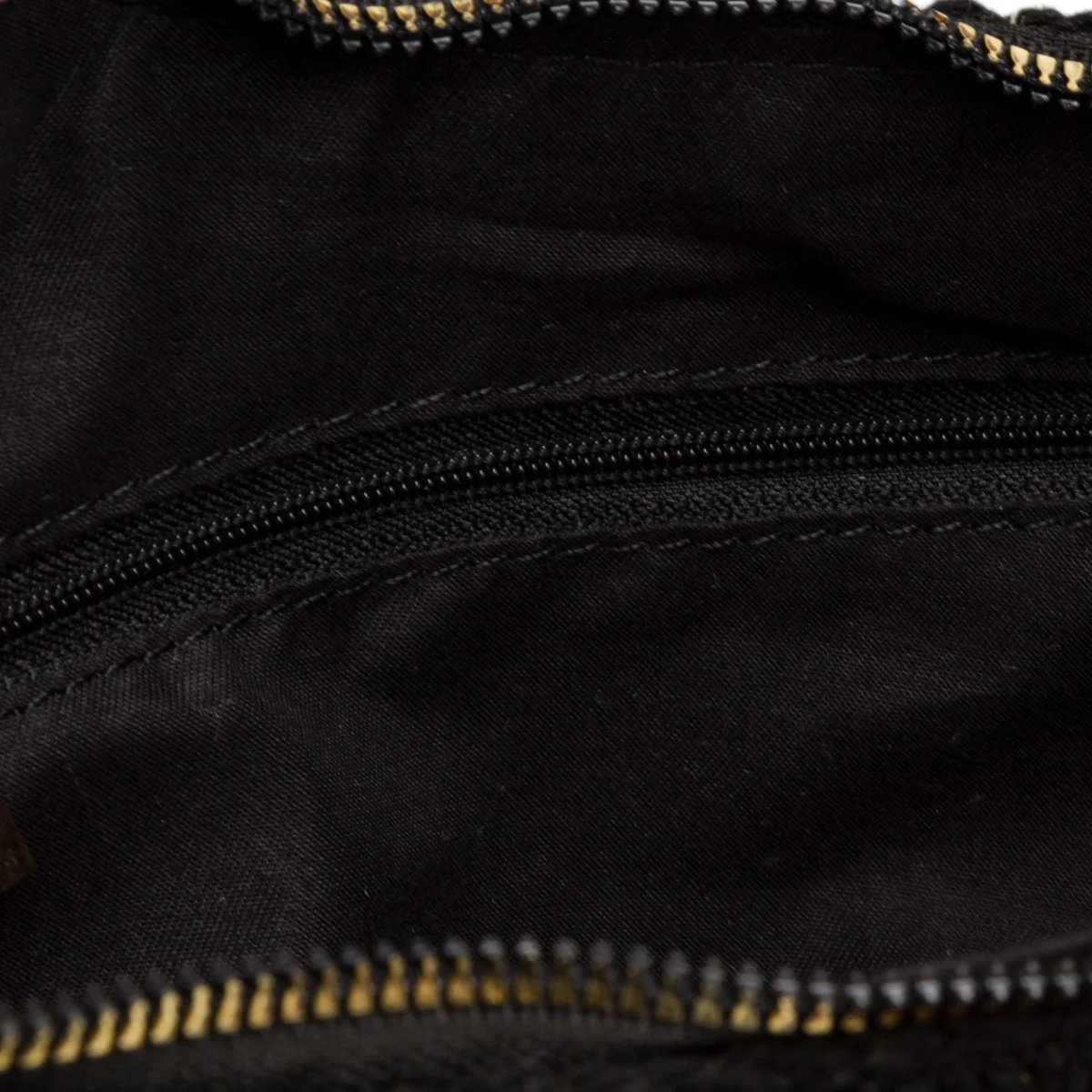 Borsa a spalla nera da Donna in tessuto intrecciato effetto crochet e logo Lora Ferres - Image 4