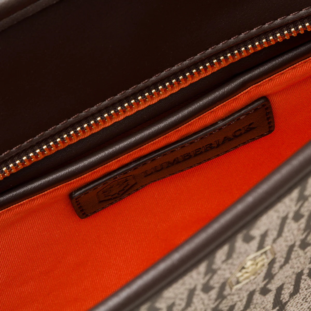 Borsa a spalla taupe da donna con stampa monogramma Lumberjack Jamie - Image 4