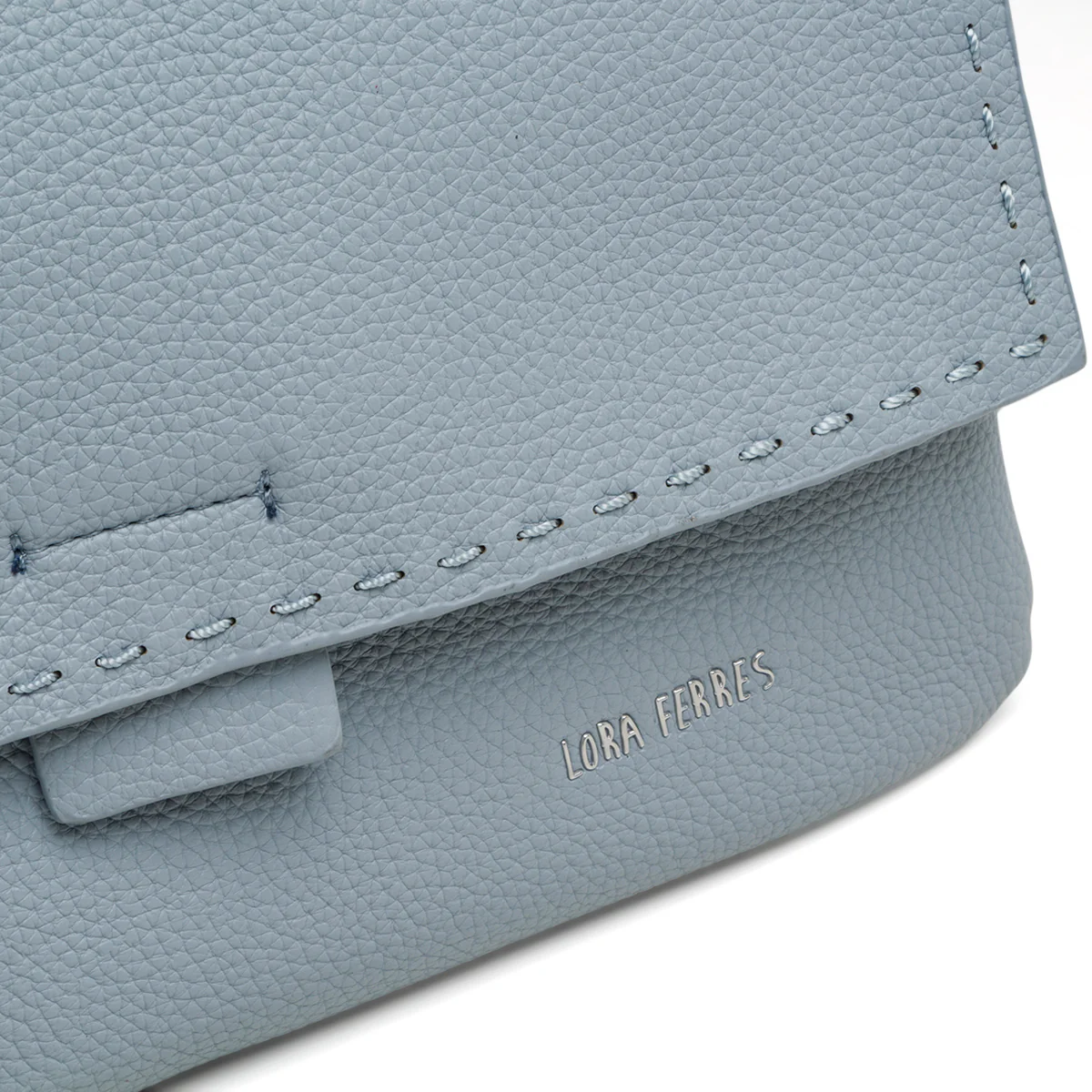 Borsa a tracolla azzurro da donna con cuciture a vista Lora Ferres - Image 4
