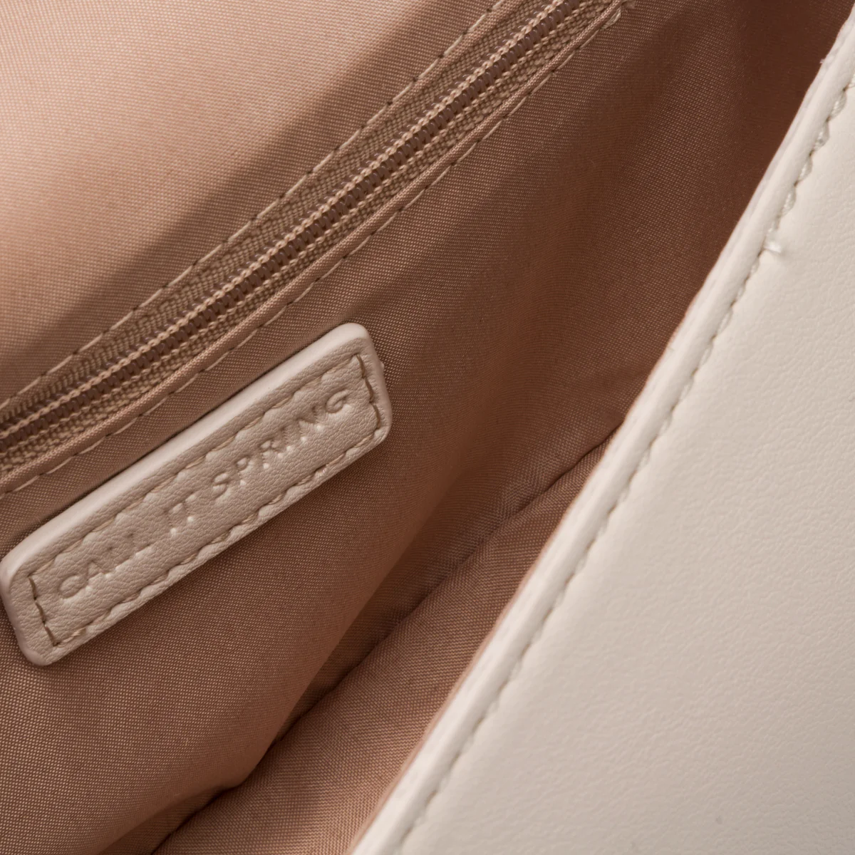 Borsa a tracolla beige da donna in "pelle vegana" Call It Spring No Shade - Image 6