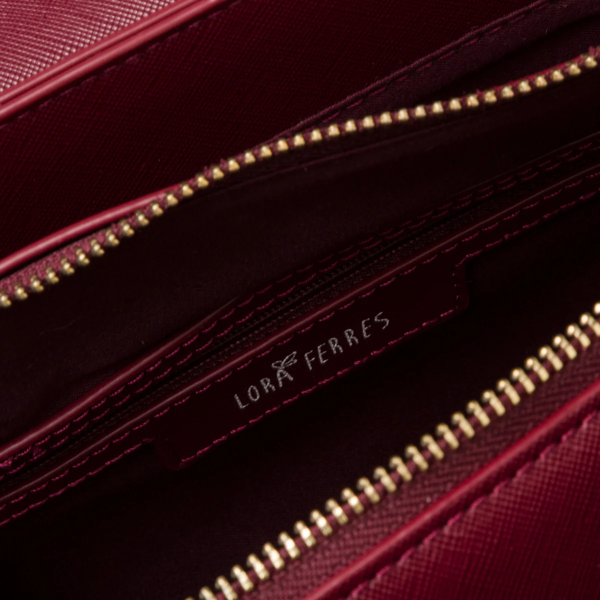 Borsa a tracolla bordeaux da donna con chiusura a bottone Lora Ferres - Image 5