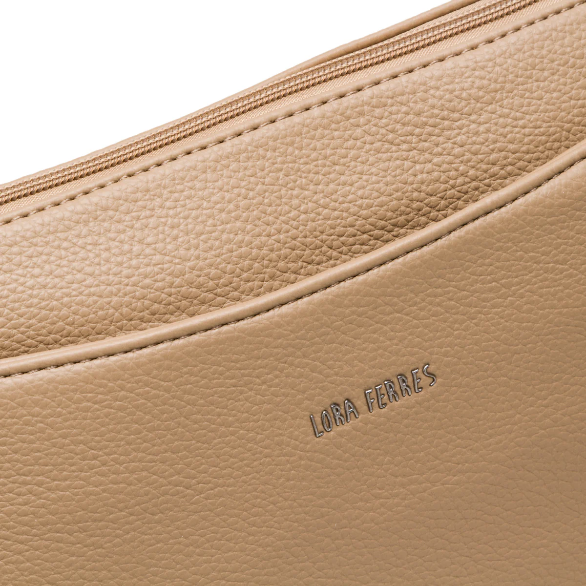 Borsa a tracolla da donna color taupe con logo in metallo Lora Ferres - Image 3
