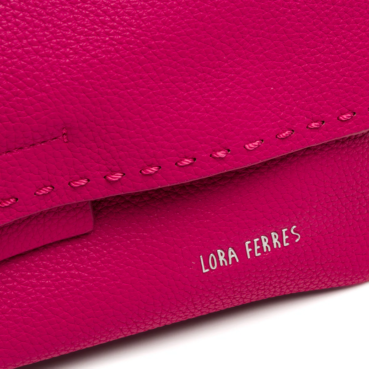 Borsa a tracolla da donna fucsia con logo frontale Lora Ferres - Image 4