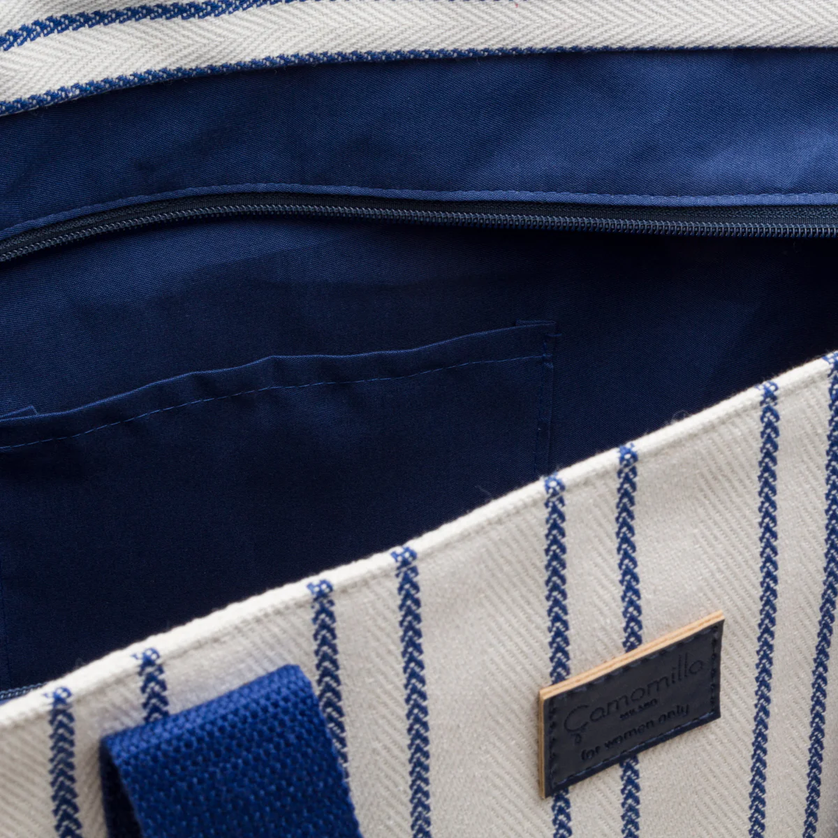 Borsa Mare in Tessuto a Righe Blu e Bianche con Doppi Manici Camomilla Milano - Image 4
