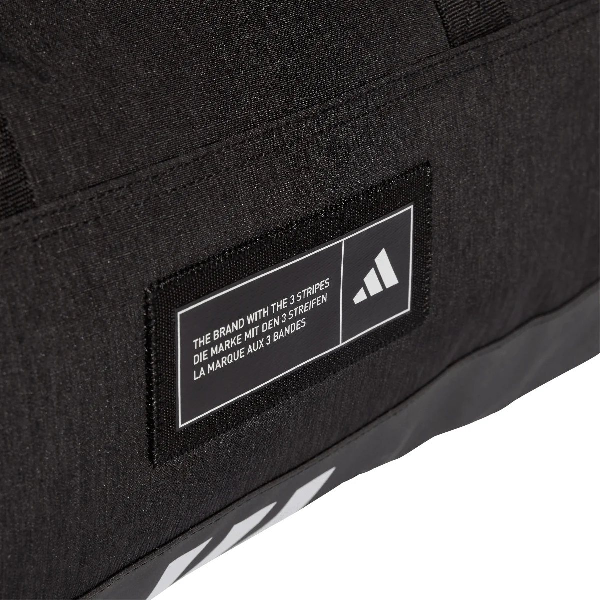 Borsa sportiva nera con etichetta logo frontale adidas - Image 4