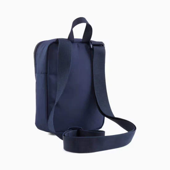 Borsello a tracolla da uomo blu navy con logo a contrasto Puma - Image 2