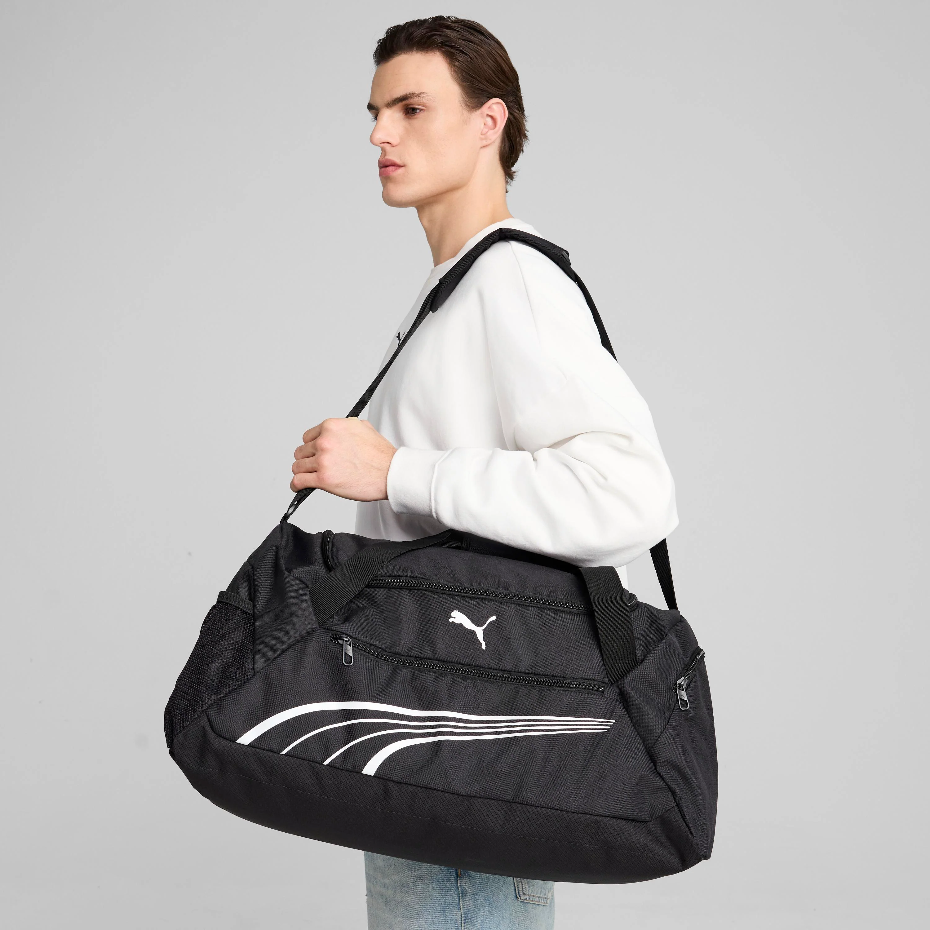 Borsone sportivo nero con tasche e tracolla con logo Puma Phase