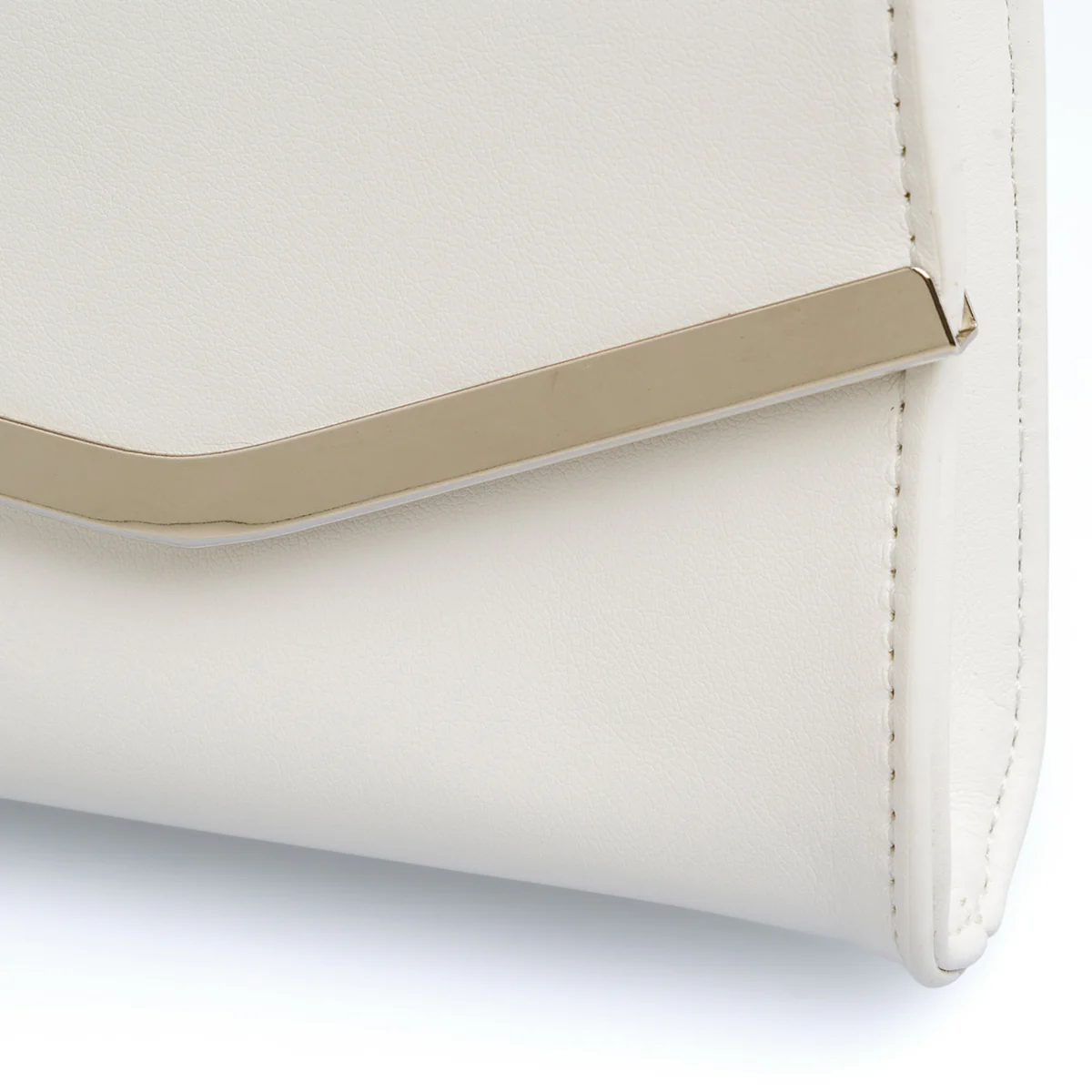 Clutch da donna bianca con dettaglio in metallo frontale Lora Ferres - Image 3