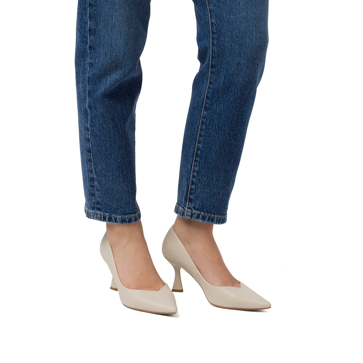 Décolleté a punta bianco off white da Donna con tacco a rocchetto 7,5 cm Lora Ferres