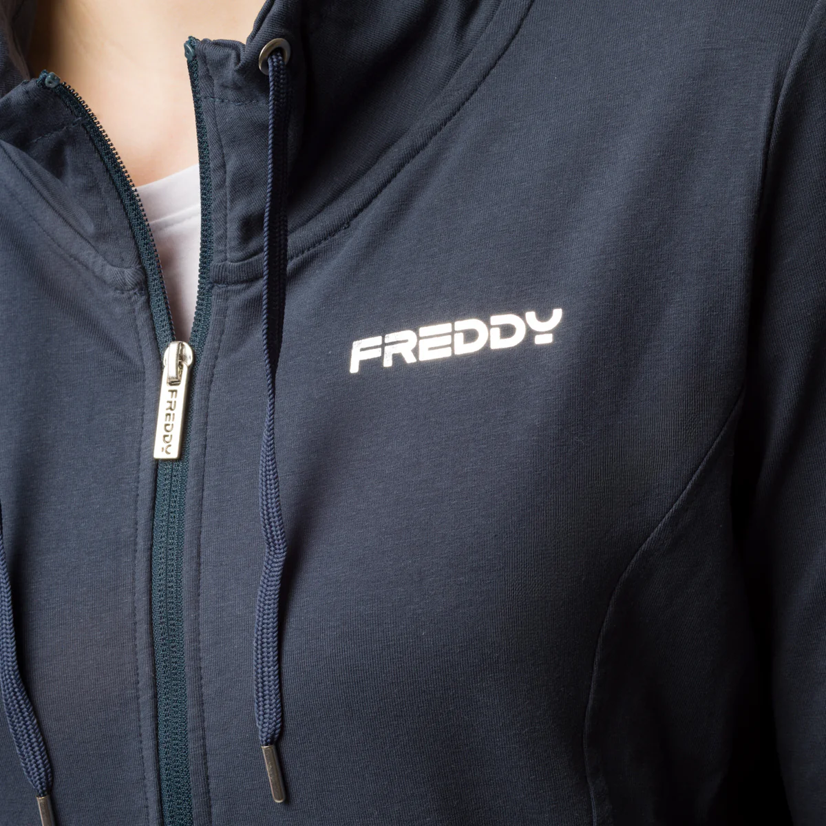 Felpa blu collo alto e zip da donna con logo argento Freddy - Image 3