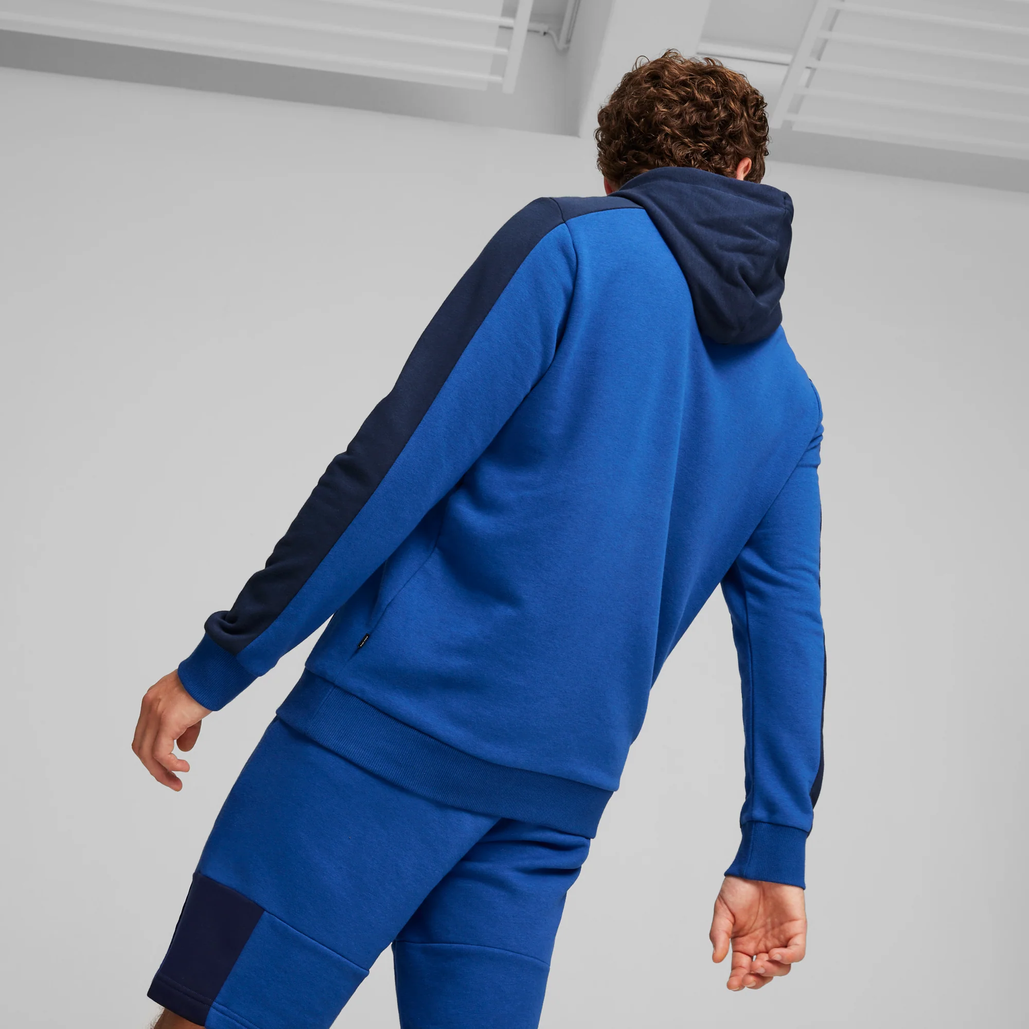Felpa con cappuccio blu da uomo con tasche a marsupio Puma Essential BLOCK x TAPE - Image 5