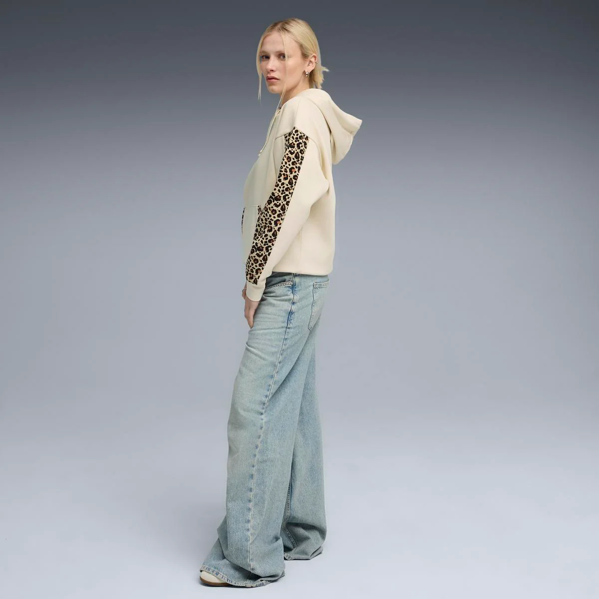 Felpa con stampa Leopard beige da Donna Puma ESS GRAPHIC Animal - Image 5