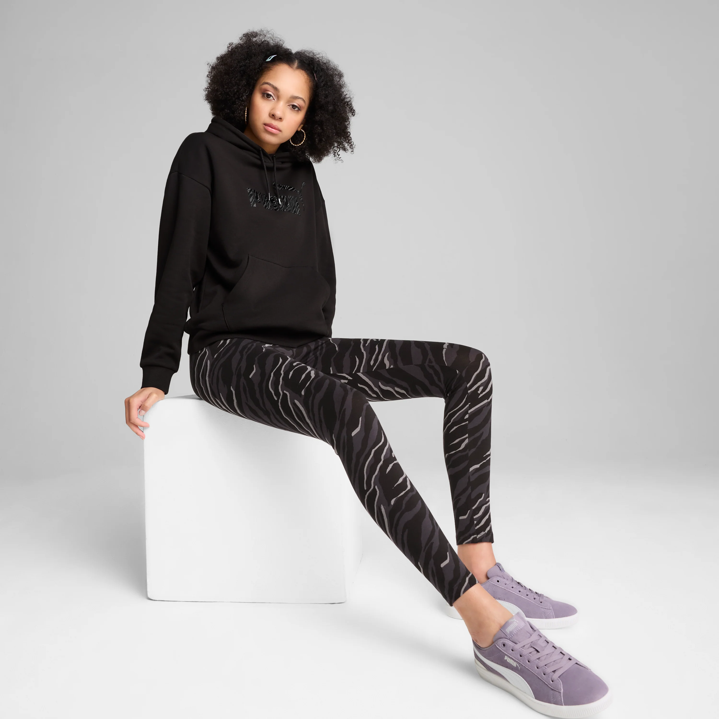 Felpa da donna Puma nera con logo metallizzato - Image 3