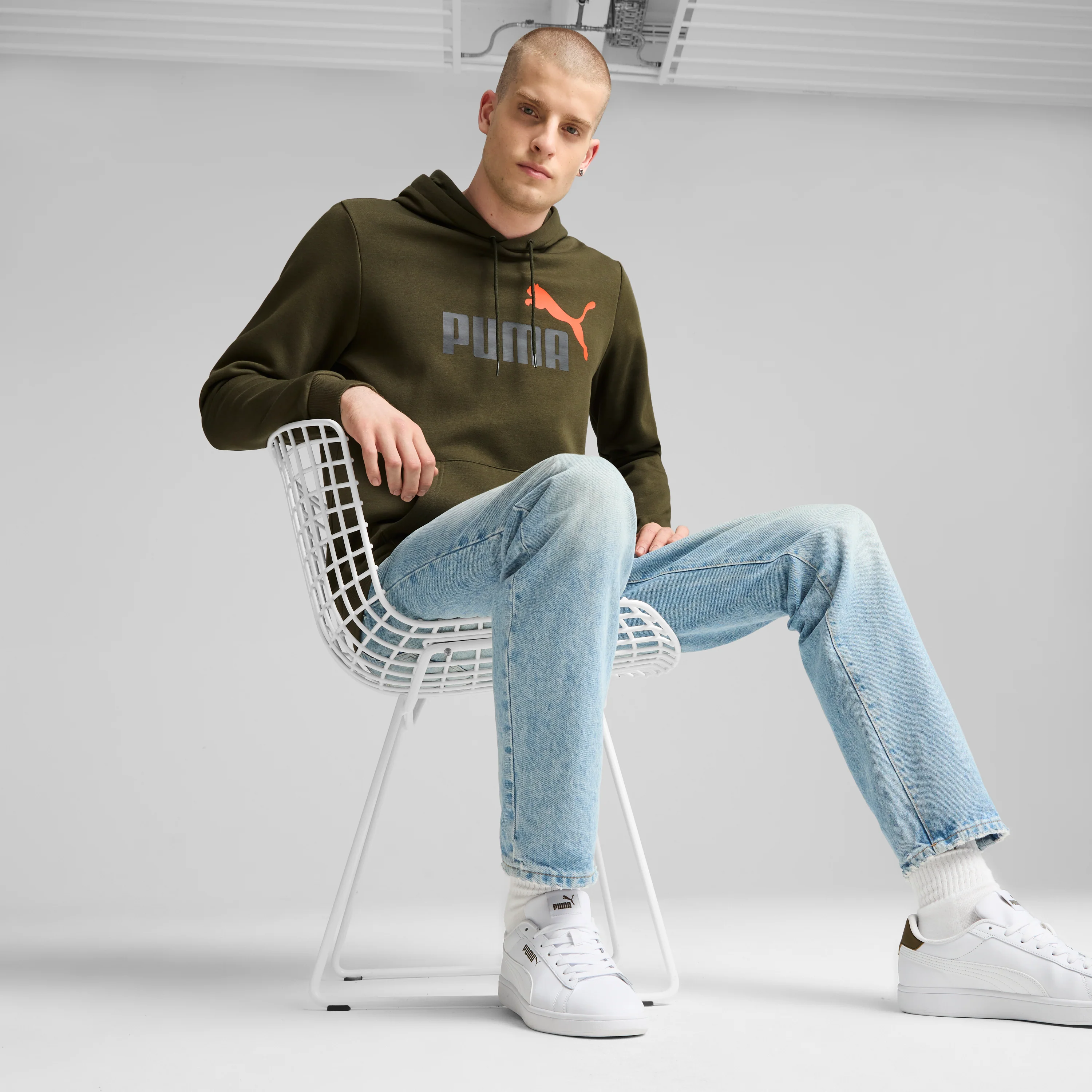Felpa da uomo verde militare con cappuccio e logo Puma - Image 2
