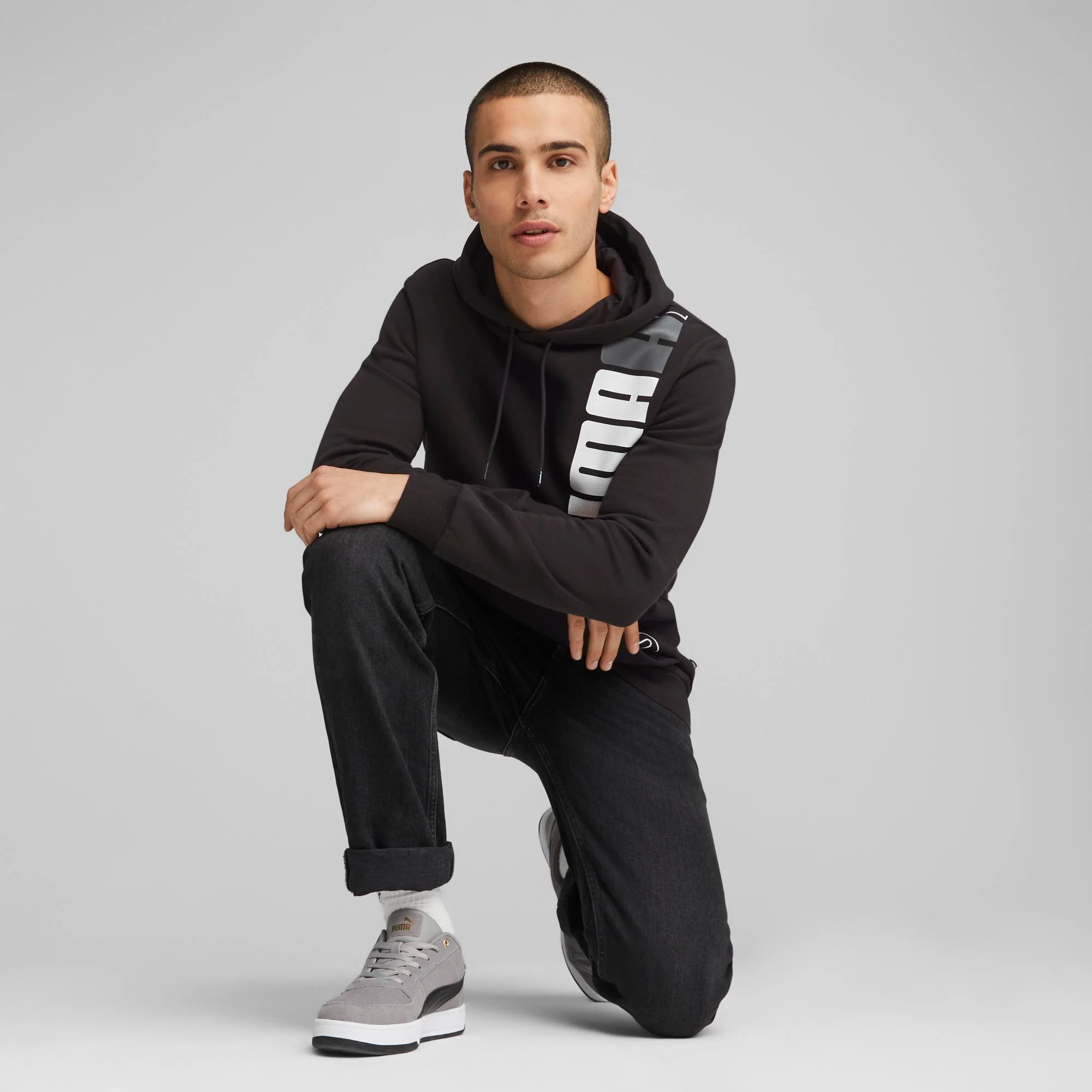 Felpa nera con cappuccio da uomo con logo sul petto Puma ESS+ LOGO LAB - Image 6