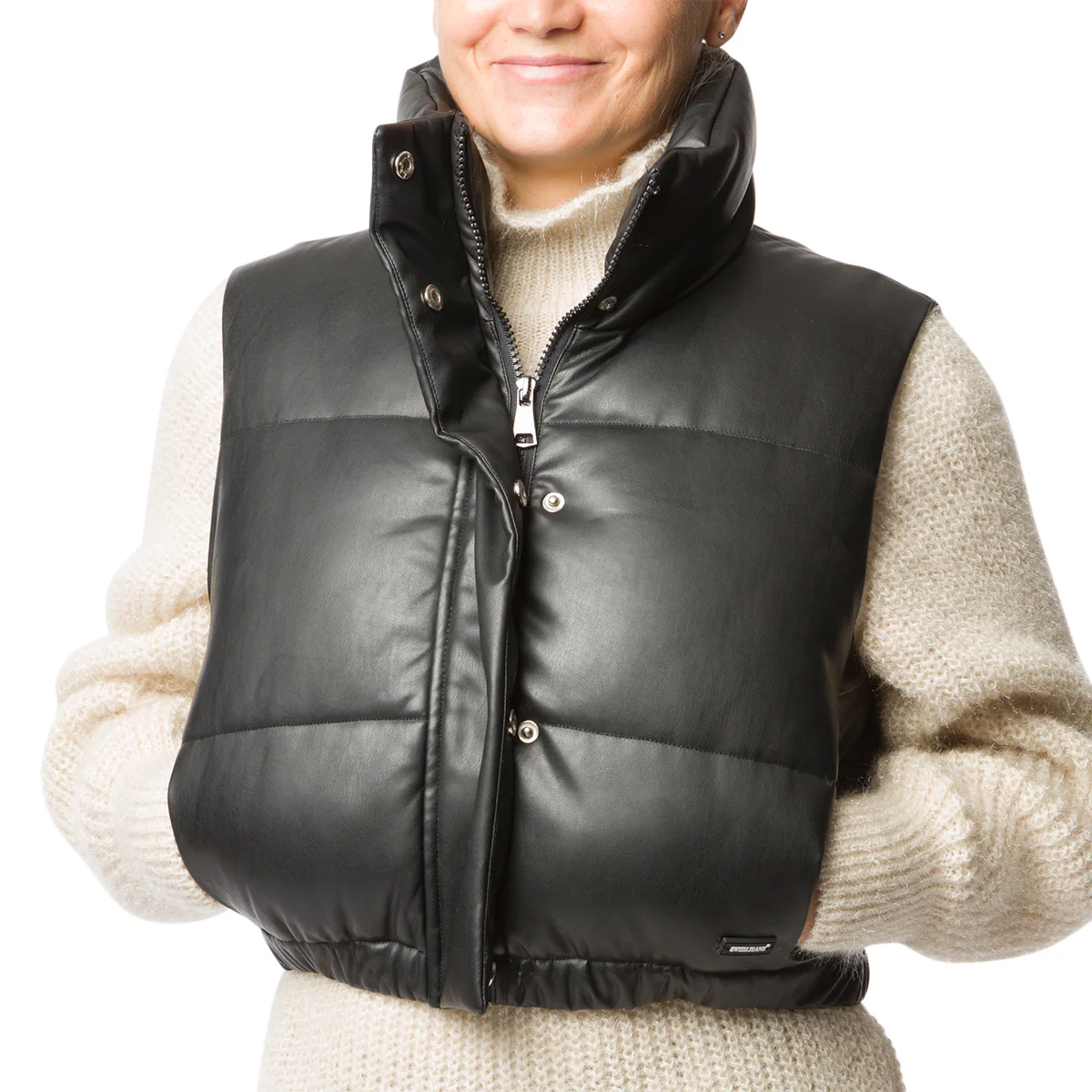 Gilet trapuntato in similpelle nero da donna con chiusura a zip e bottoni Swish Jeans