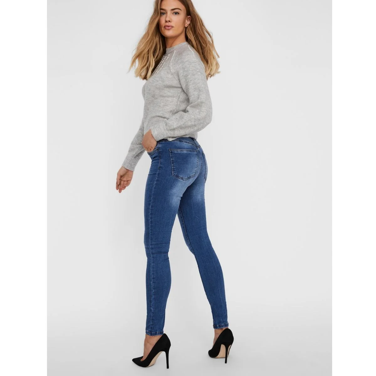 Jeans skinny fit lavaggio medio da donna Vero Moda - Image 4
