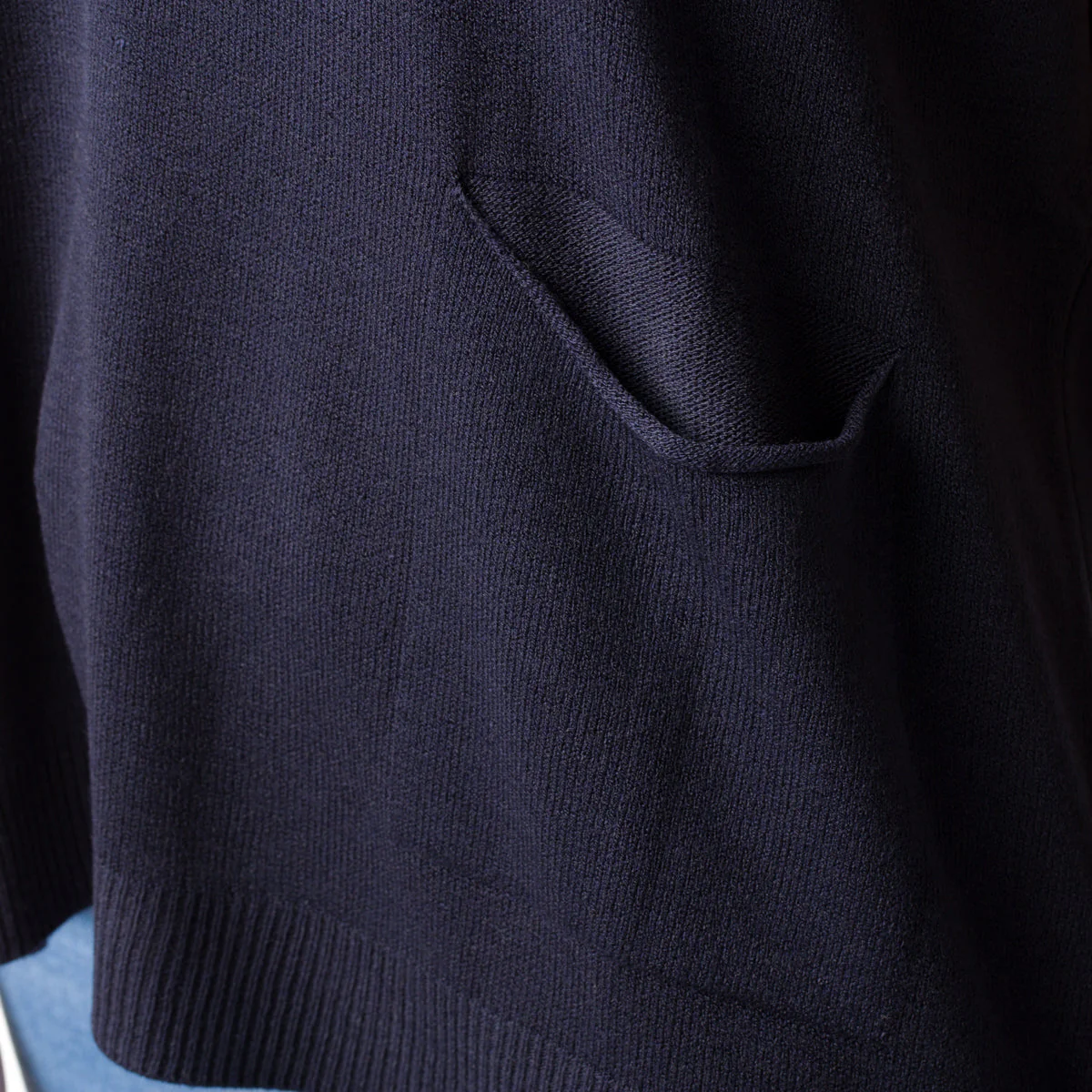 Maglia blu da donna con scollo a V Swish Jeans - Image 3