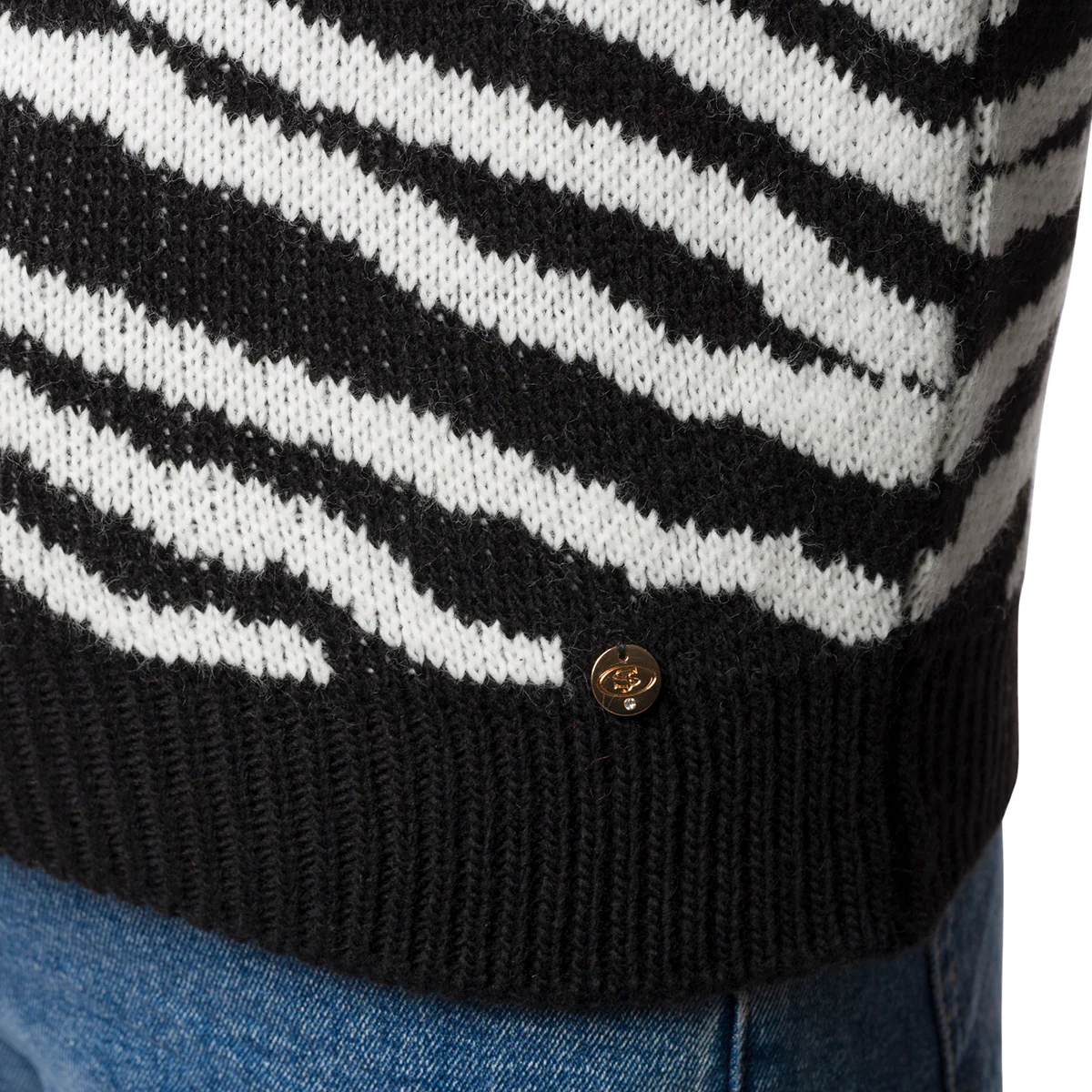 Maglione girocollo bianco e nero zebrato da donna Swish Jeans - Image 3
