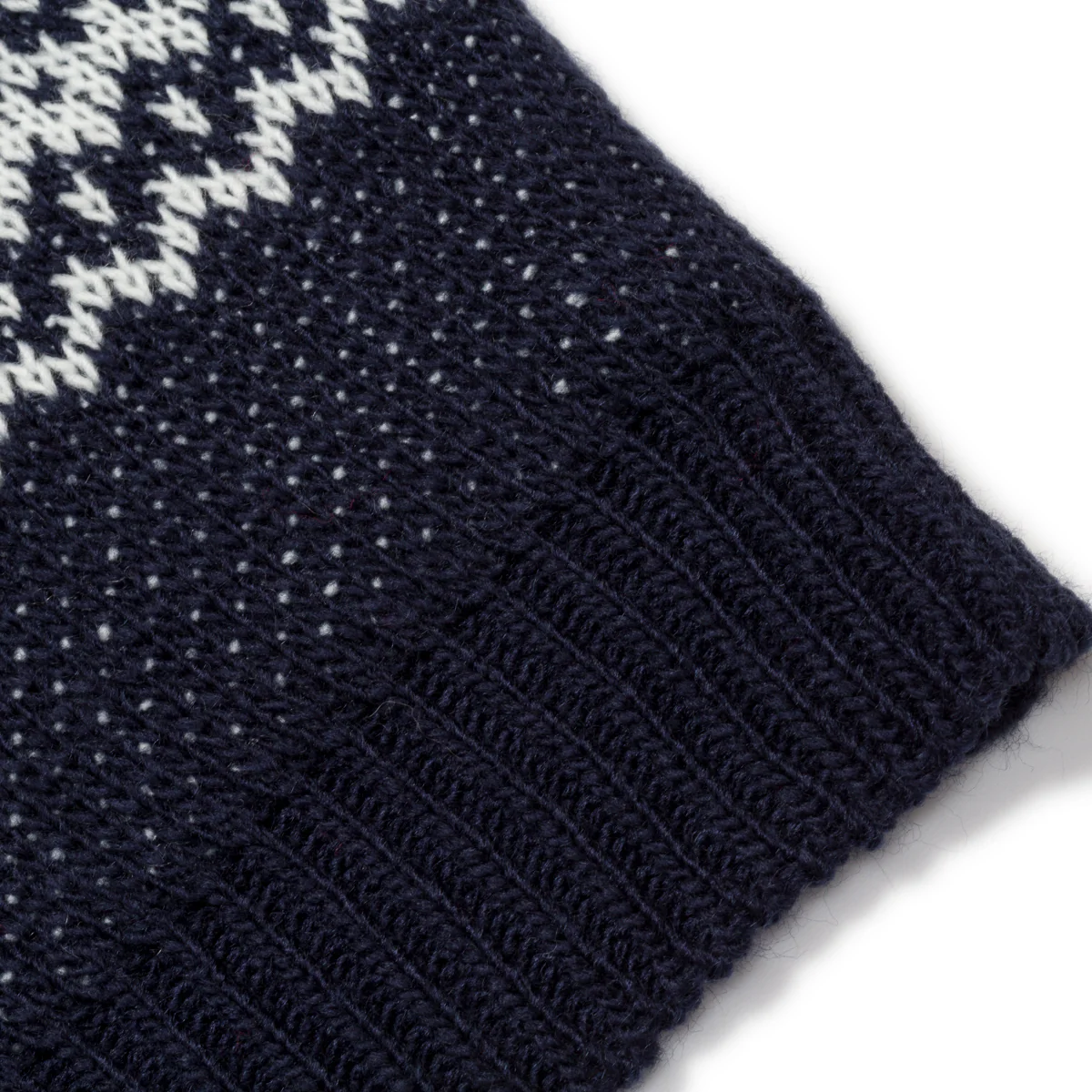 Maglione natalizio blu da uomo con ricamo fiocchi e pupazzi di neve Charlies - Image 5