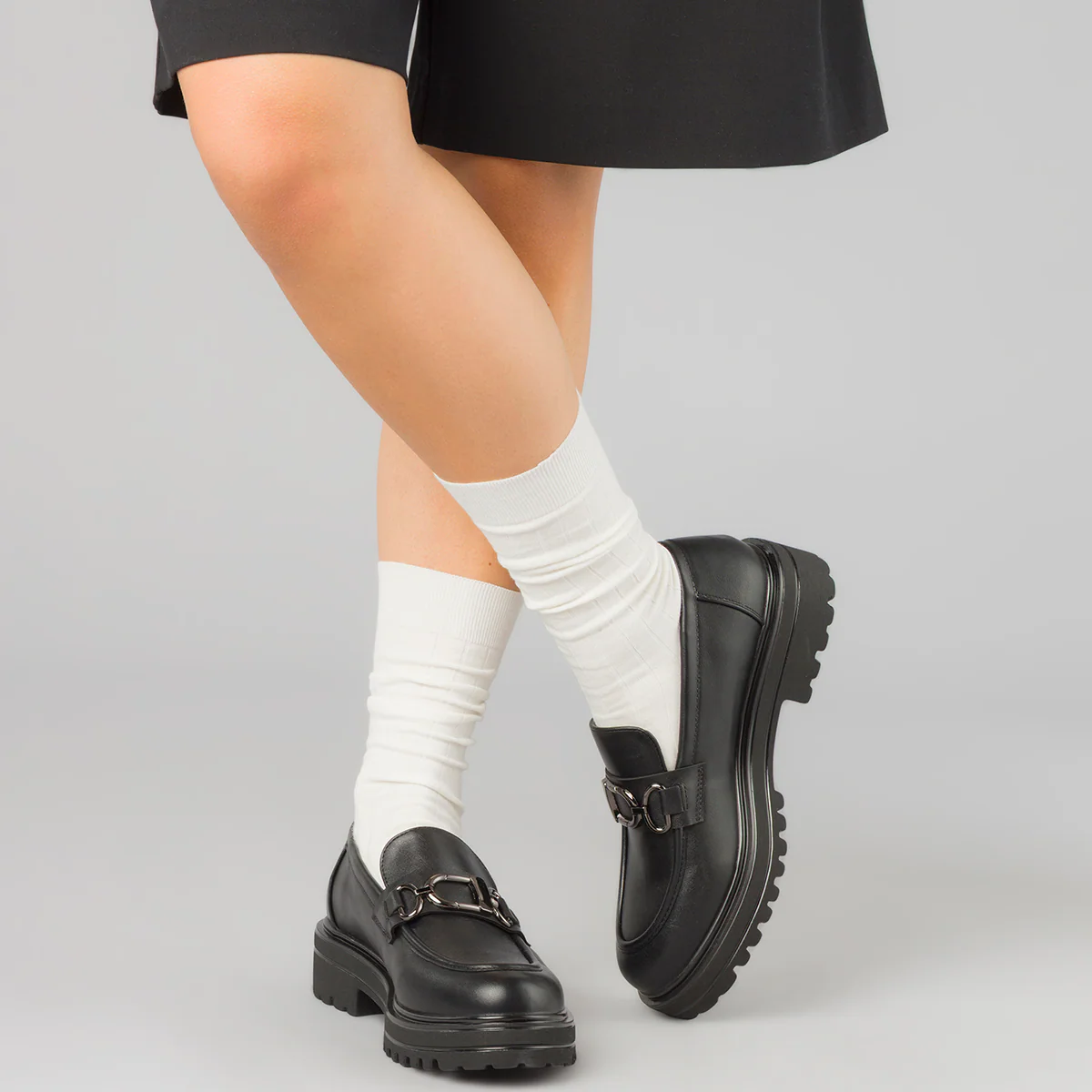 Mocassini chunky neri da Donna con dettaglio in metallo Lora Ferres
