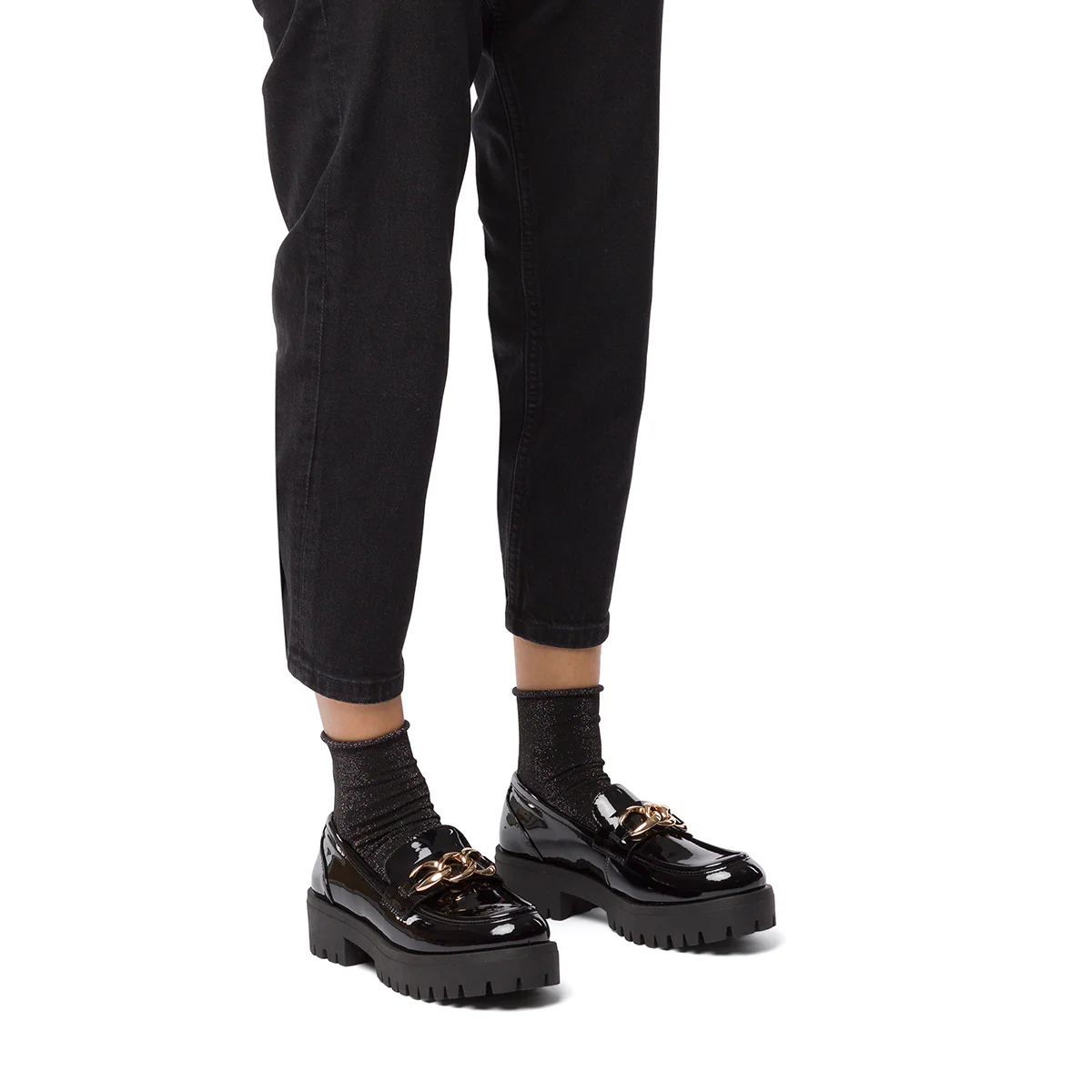 Mocassini chunky neri effetto vernice da donna con maxi-catena Swish Jeans - Image 9