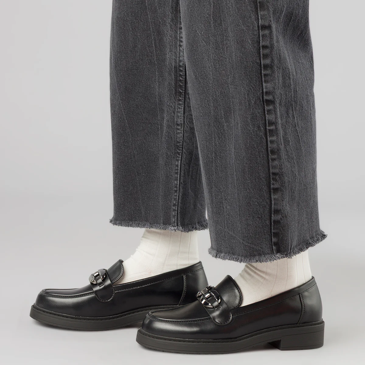 Mocassini neri da Donna con dettaglio catena Swish Jeans - Image 2