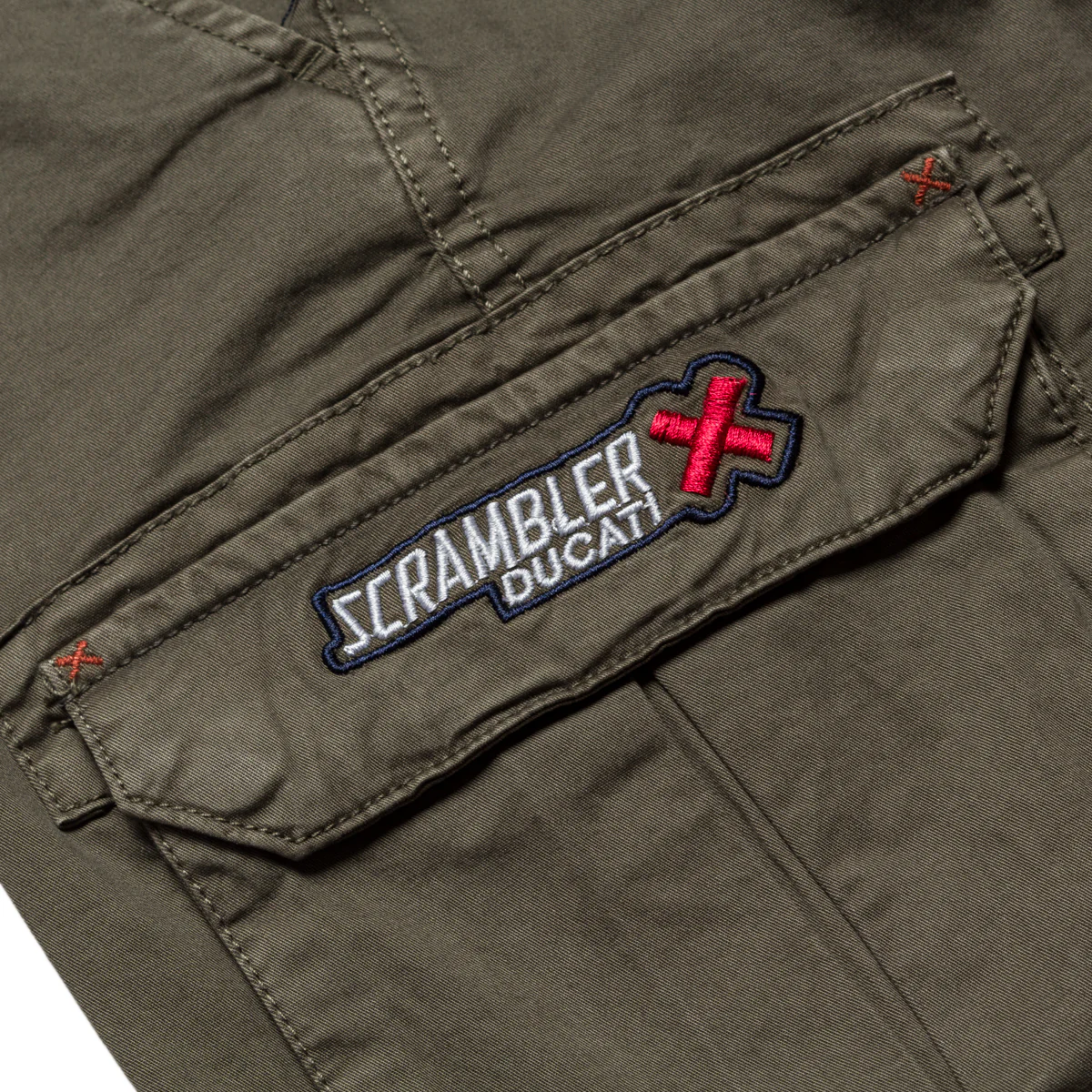 Pantaloncini bermuda verde militare da uomo con tasconi Scrambler Ducati X Cargo Shorts - Image 4