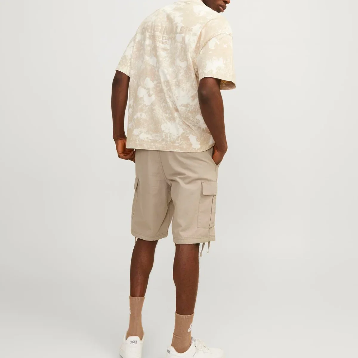 Pantaloncini corti cargo da uomo beige con tasche Jack&Jones - Image 2