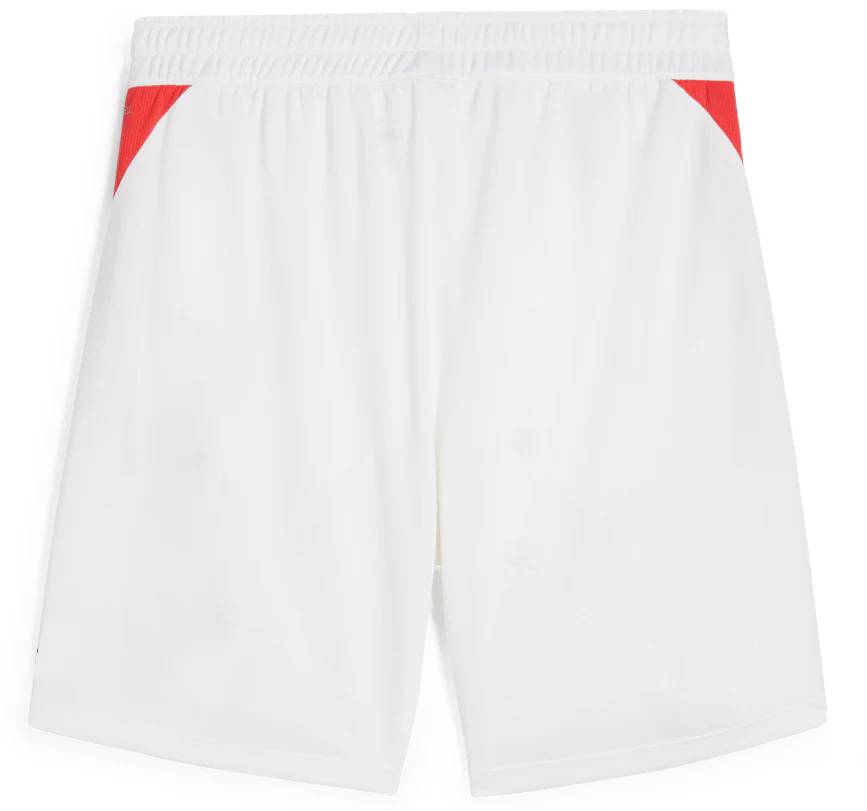 Pantaloncini corti da uomo bianchi con logo Puma - Image 2