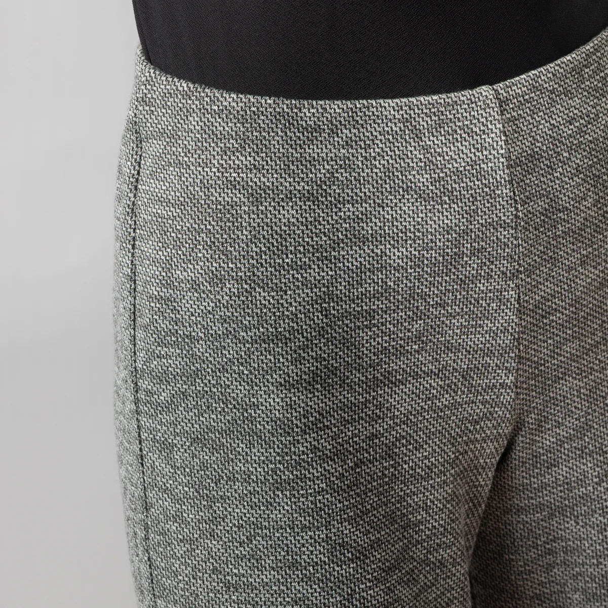 Pantaloni in tessuto morbido ampi grigio chiaro da Donna Vero Moda - Image 4