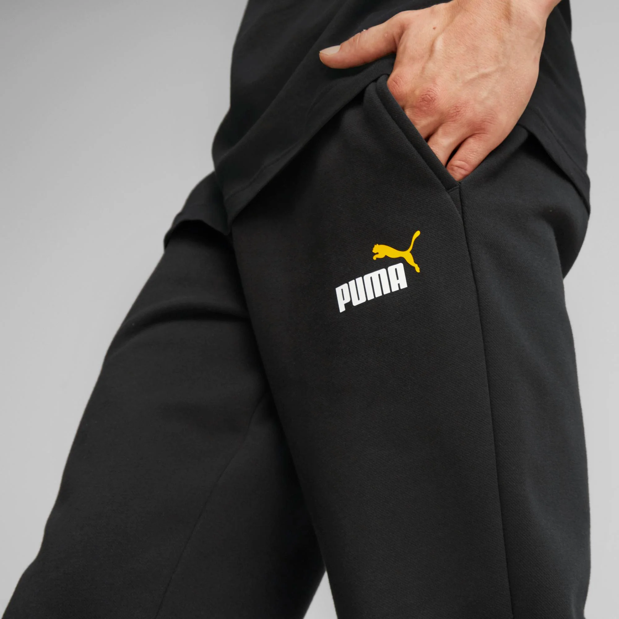 Pantaloni joggers neri da uomo con logo a contrasto Puma Essentials+ 2 - Image 3