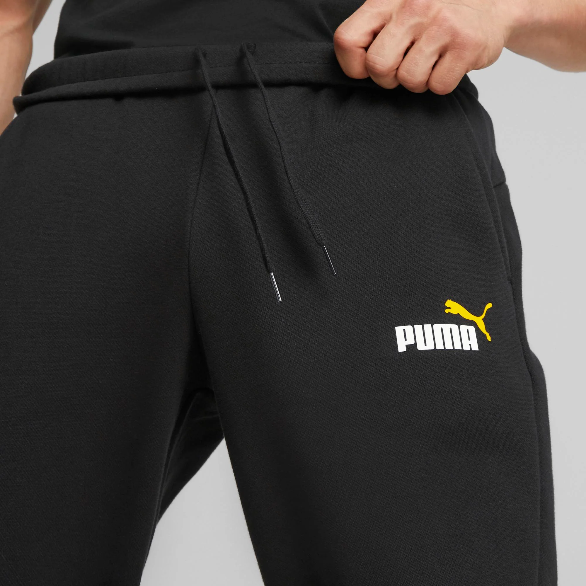 Pantaloni joggers neri da uomo con logo a contrasto Puma Essentials+ 2 - Image 4