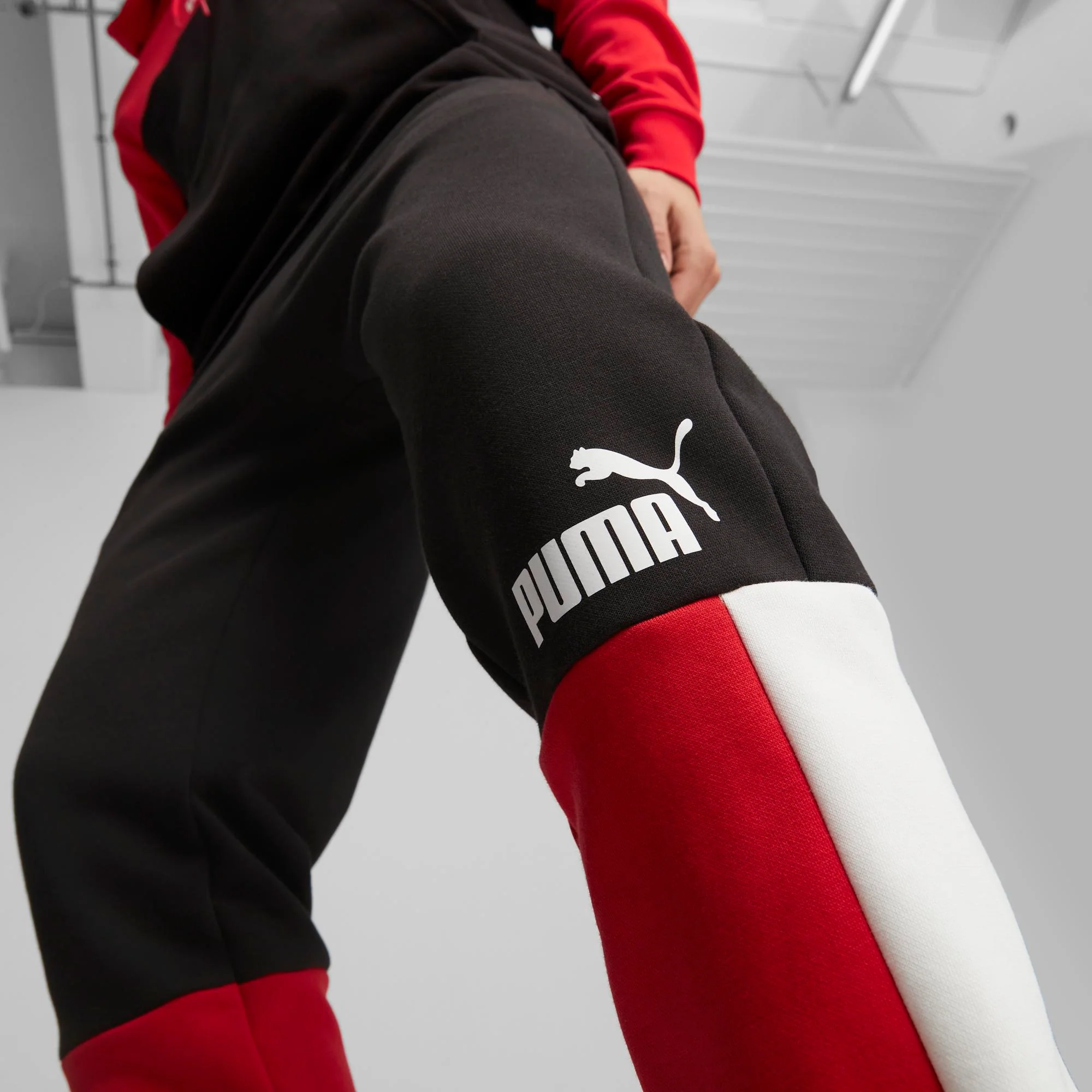 Pantaloni joggers neri e rossi da uomo Puma For All Time - Image 7