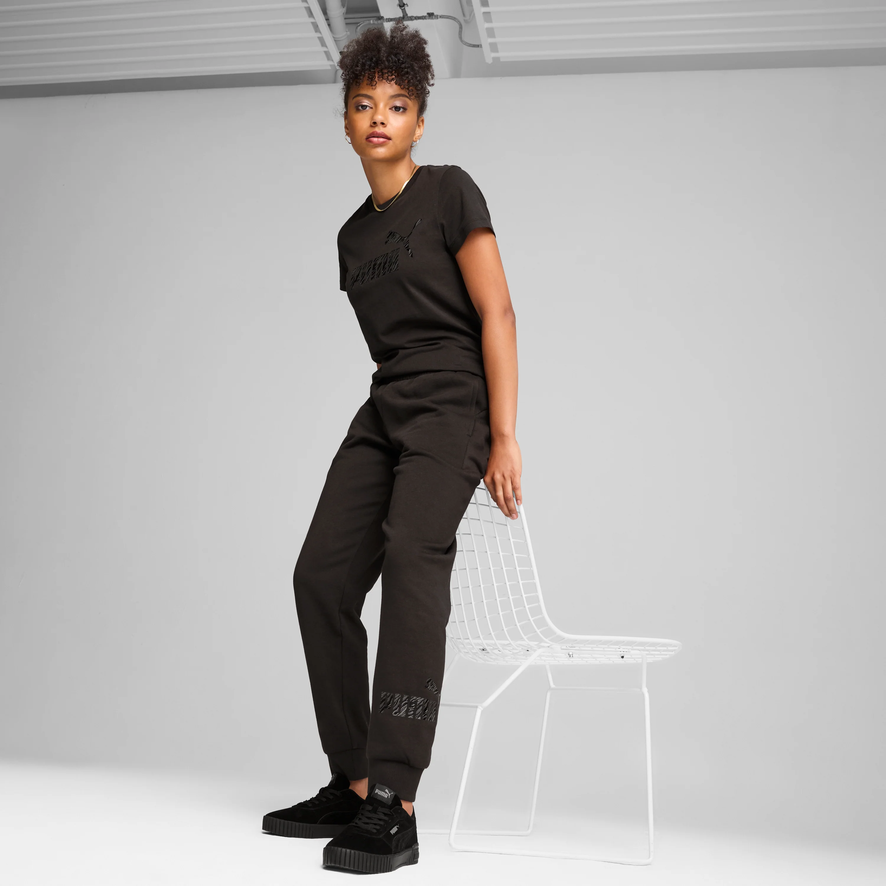 Pantaloni joggin neri da donna con logo Puma - Image 3