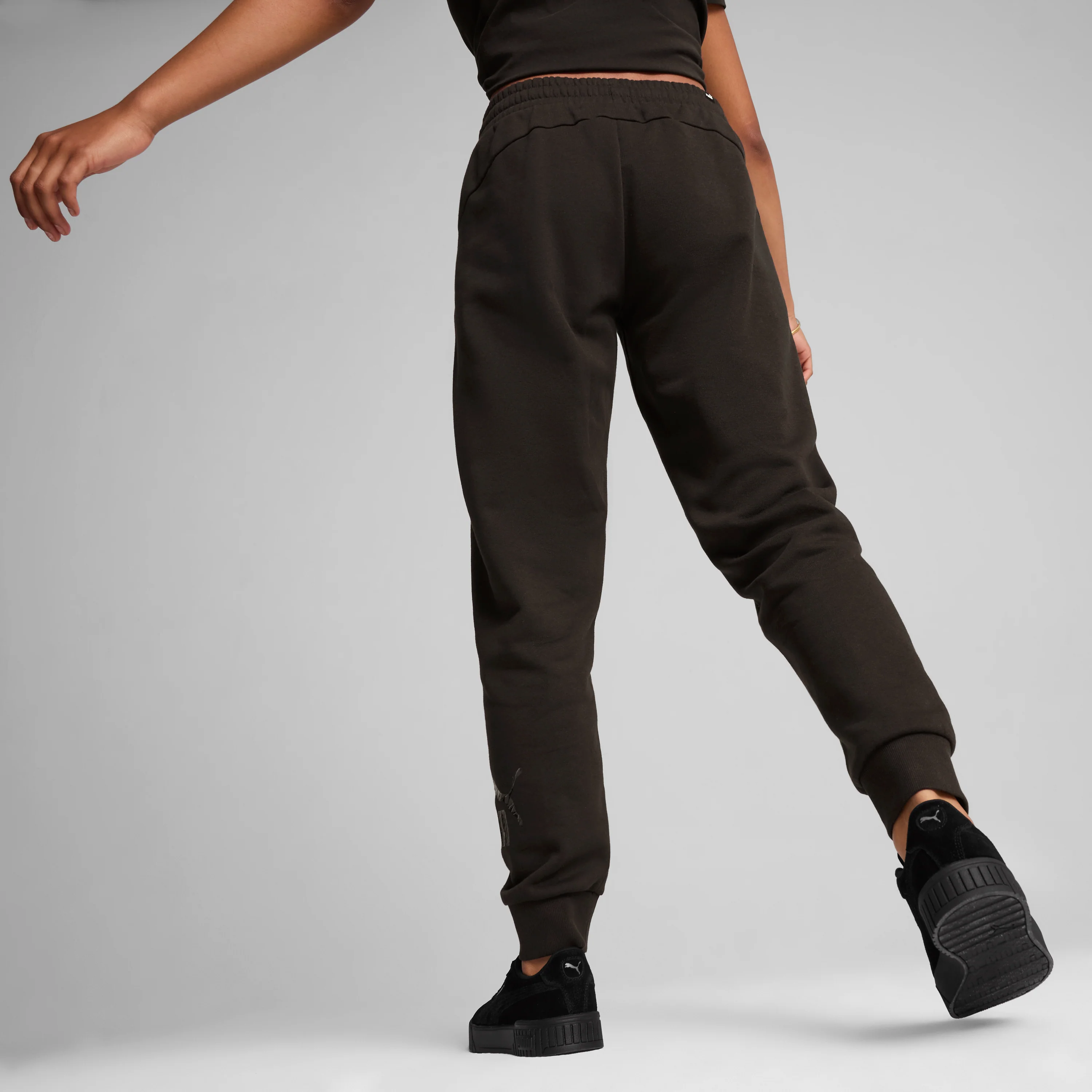 Pantaloni joggin neri da donna con logo Puma - Image 5
