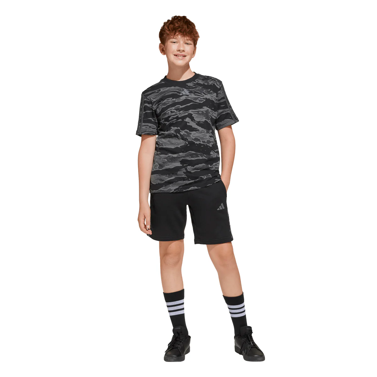 Pantaloni neri da Bambino con bande laterali J CAMO adidas - Image 2