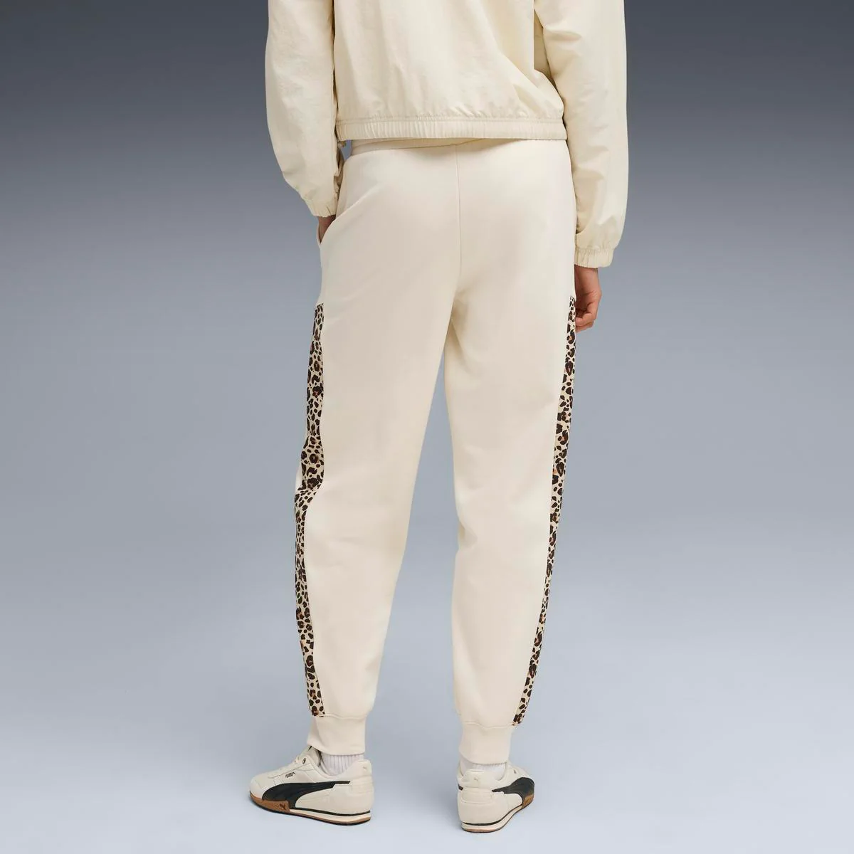 Pantaloni sportivi bianco off-white da Donna e inserti leopardati Puma - Image 2