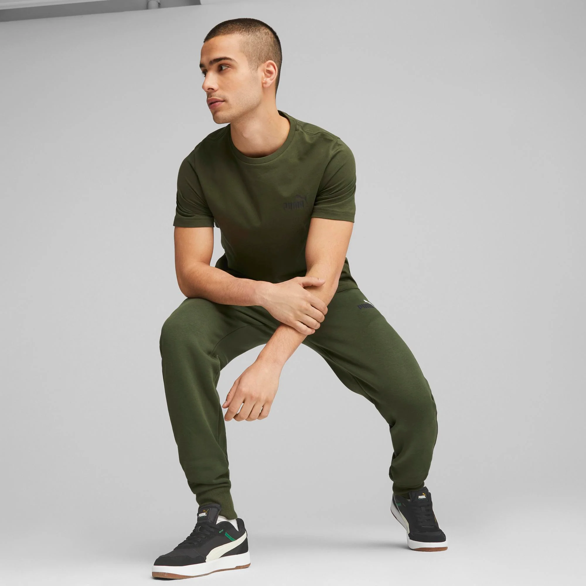 Pantaloni verdi da uomo con logo sulla tasca Puma Essentials+ 2 - Image 4