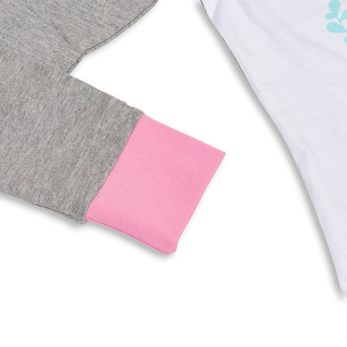 Pigiama natalizio da bambina bianco e rosa con stampa unicorno - Image 11