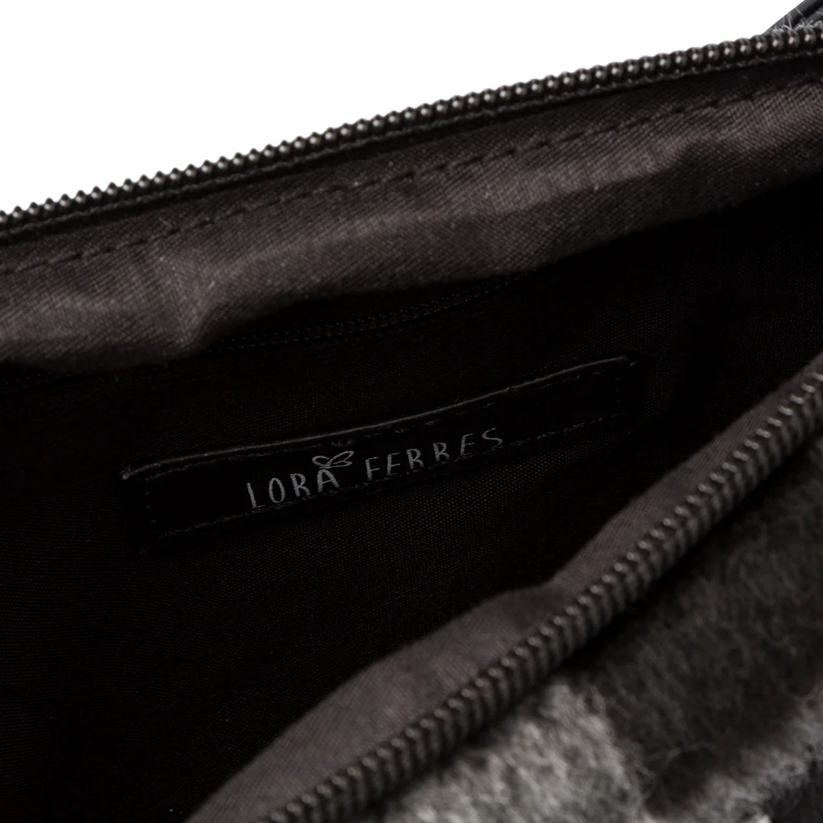 Pochette con pelliccia sintetica nera e bianca da donna Lora Ferres - Image 3