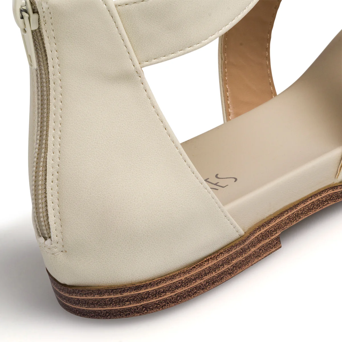 Sandali bassi beige da donna con borchie a piramide Lora Ferres - Image 7