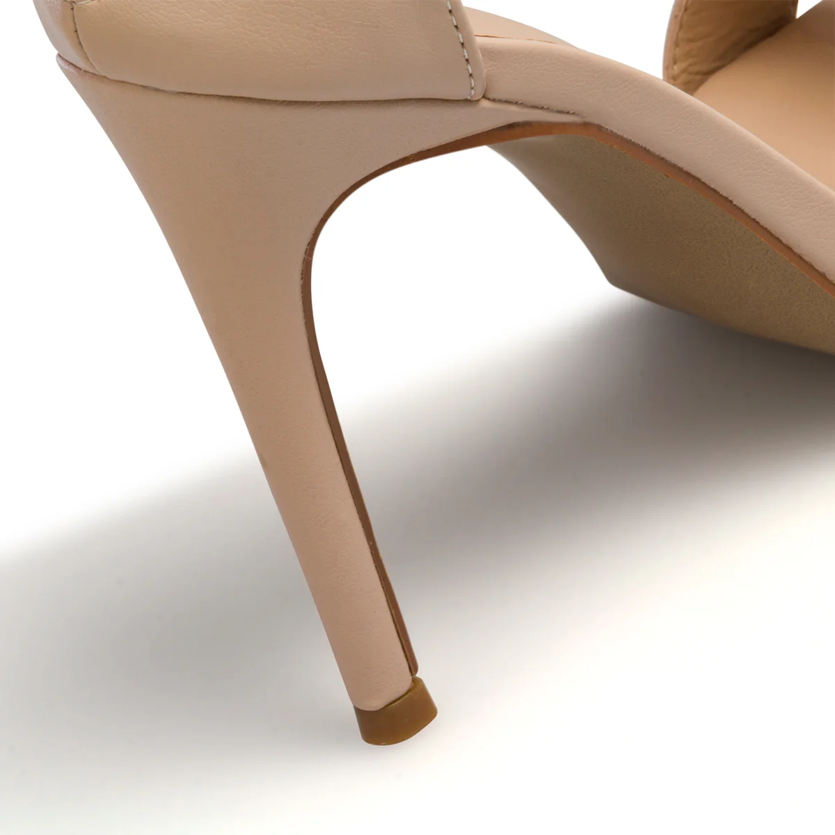 Sandali beige con tacco a spillo 11 cm e maxi-catena Lora Ferres - Image 7