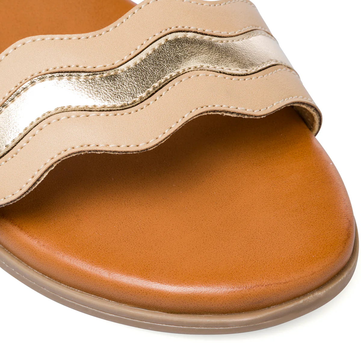 Sandali da donna beige con tacco e dettagli oro Lora Ferres - Image 5