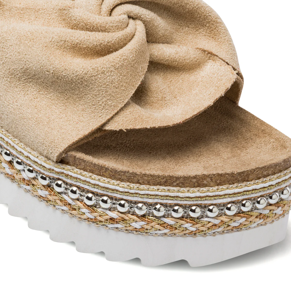 Sandali da donna beige con zeppa 4 cm e piccole borchie Lora Ferres - Image 5